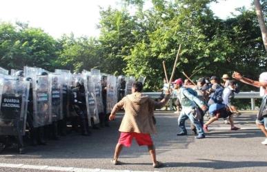 Se enfrenta caravana migrante contra Guardia Nacional en Chiapas