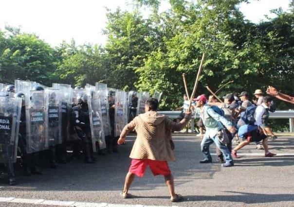 Se enfrenta caravana migrante contra Guardia Nacional en Chiapas