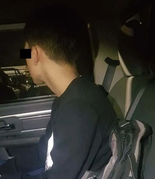 Detienen a menor por robar a mujer en Monterrey