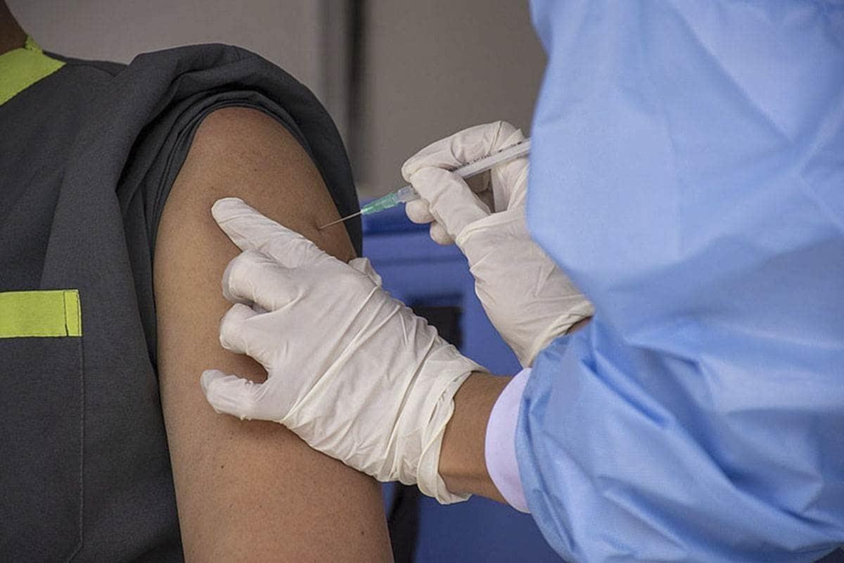 Abrirán registro para menores sin comorbilidades para vacuna COVID-19