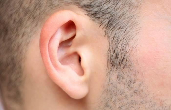 Arranca mujer la oreja a policía... ¡de un mordisco!