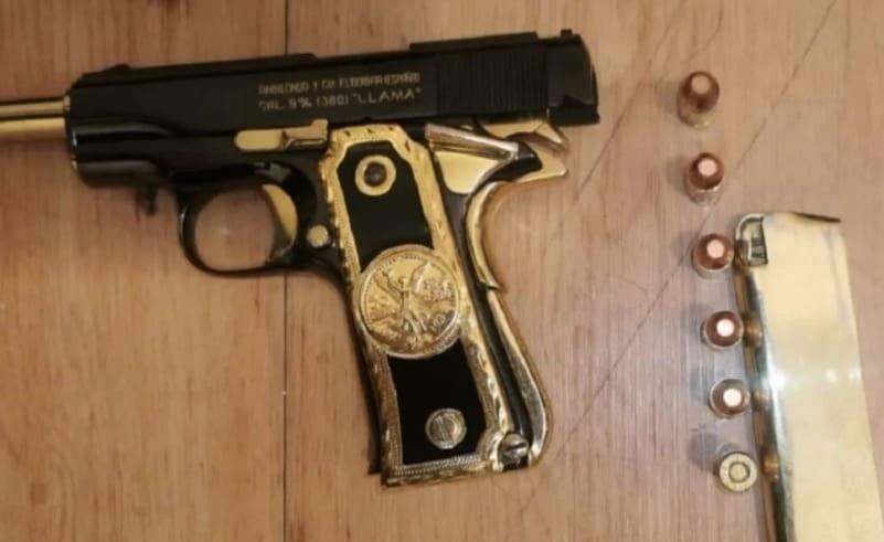 Olvida cliente arma con oro en vestidor de plaza comercial en Jalisco