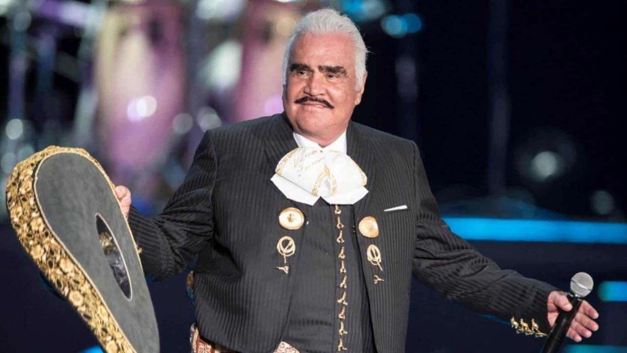 Vicente Fernández ya puede respirar sin ventilación mecánica