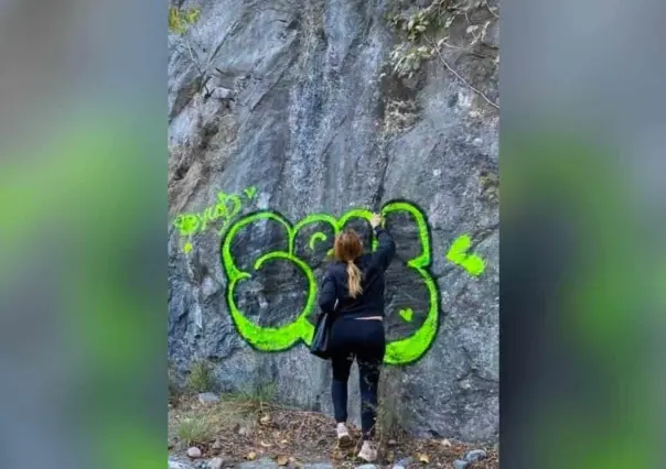 Vandaliza mujer paraje en la Sierra de Santiago y lo sube a redes sociales