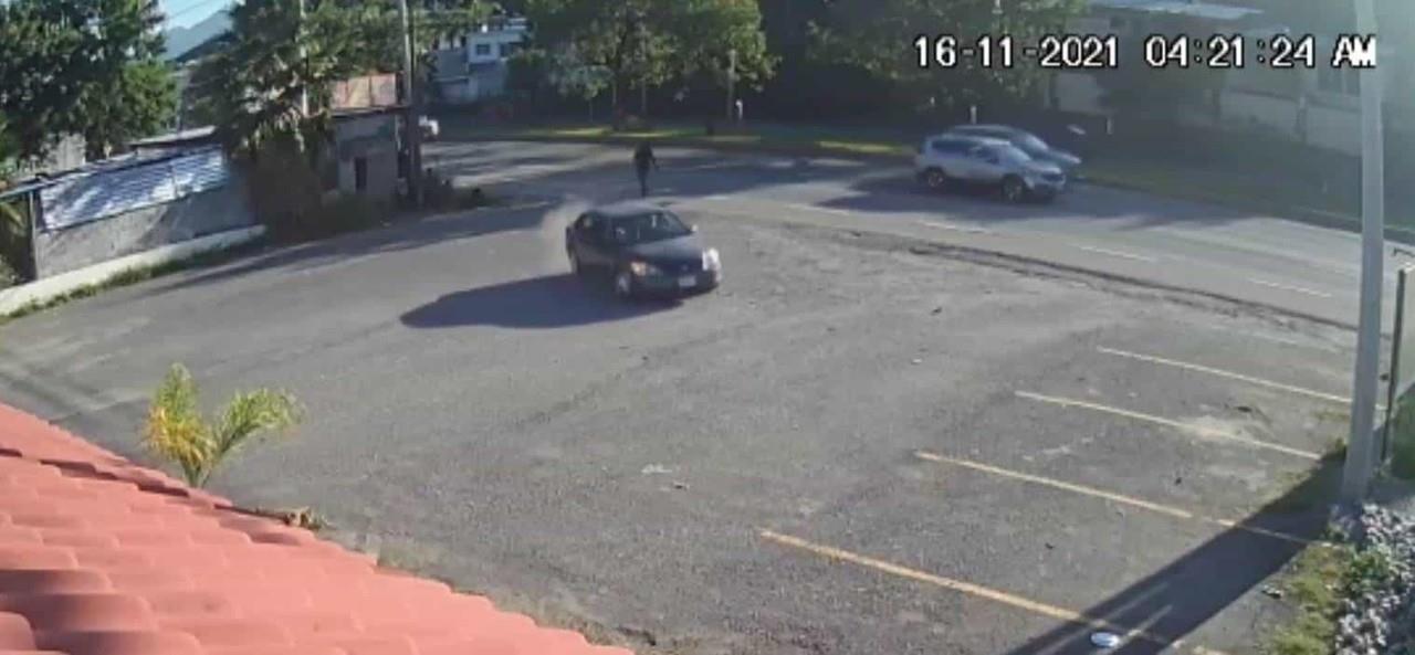 Detienen a hombre que atacaba automovilistas con una hacha en Santiago