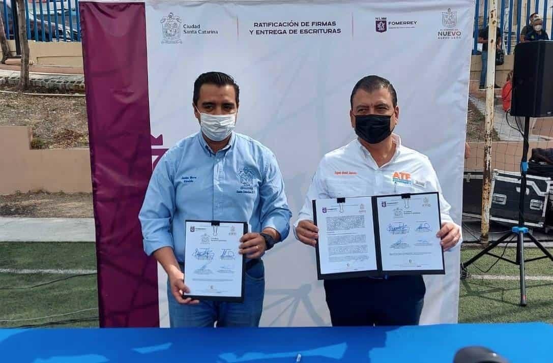 Entregan escrituras a 200 beneficiarios de Fomerrey en Santa Catarina
