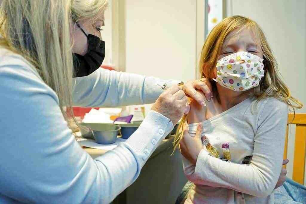 ¿Qué país autorizó vacunación a niños de 5 a 11 años?