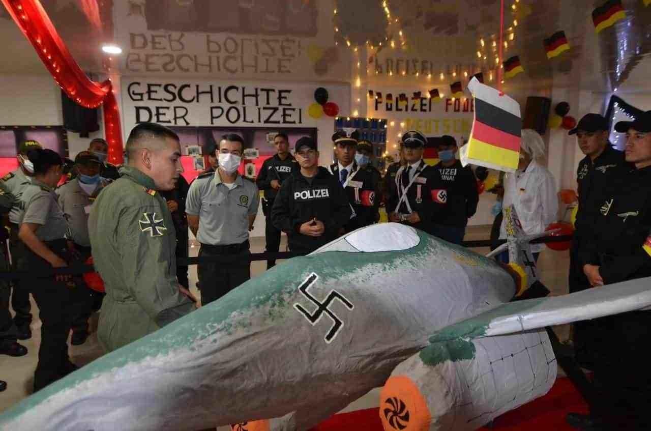 Escuela de policías en Colombia recrea escenas de la Alemania nazi