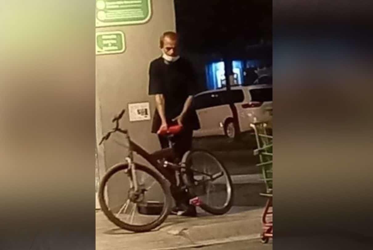 Ladrón de bicicletas se sale con la suya en un Bodega Aurrerá de Escobedo