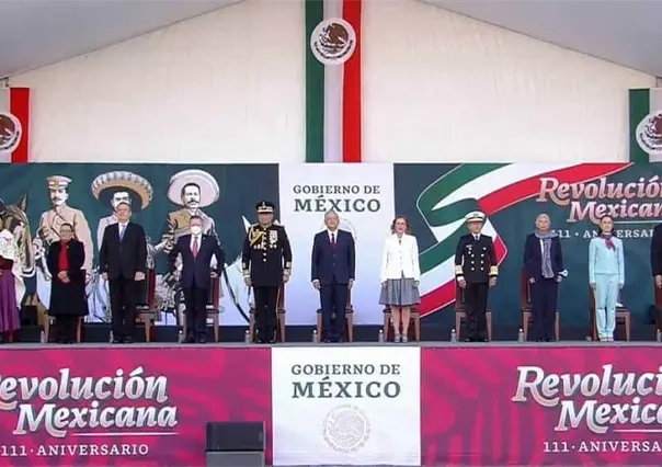 Encabeza AMLO desfile del 111 aniversario de la Revolución Mexicana