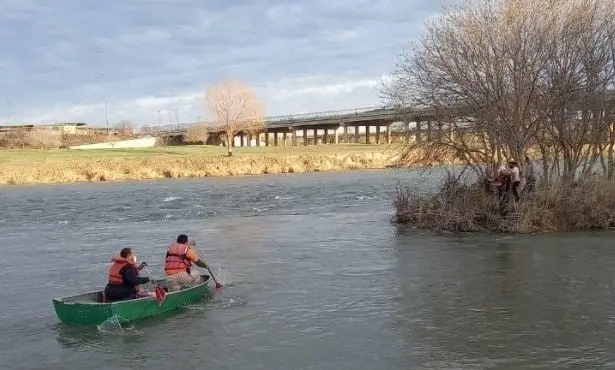 Encuentran elementos del INM cuerpo en el Río Bravo