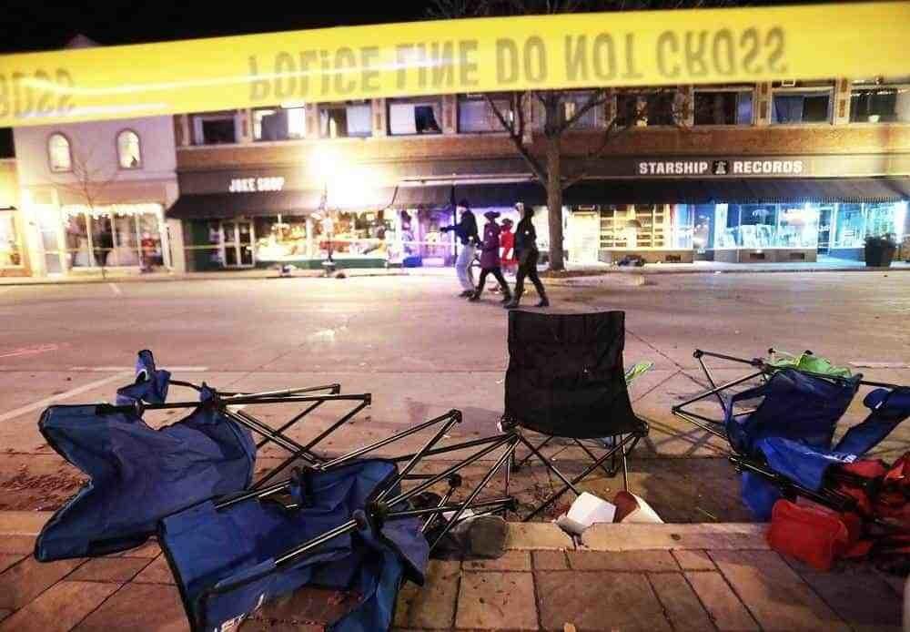 Conductor que embistió desfile en Wisconsin podría haber estado huyendo