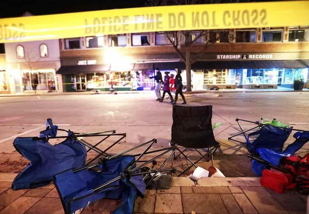Piden fondos para víctimas de desfile navideño en Wisconsin