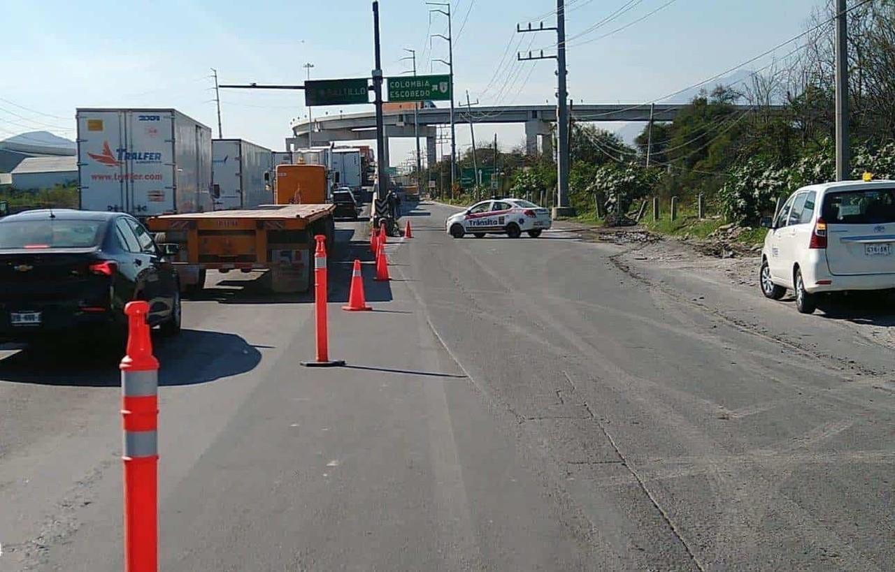 Muere mujer motociclista en choque con tráiler en Escobedo