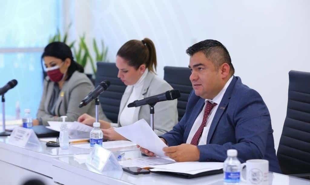 Avalan iniciativa para eliminar cobro por canje de placas