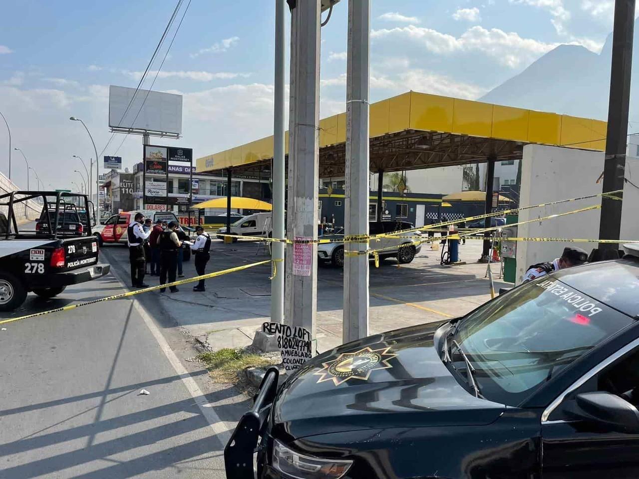 Ejecutan a hombre frente a su esposa en car wash de la avenida Leones