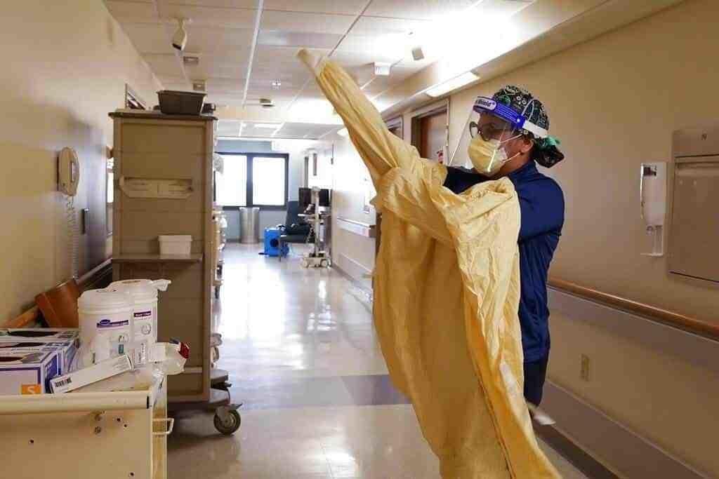 ¿Festejar o cuidarse? Alza en casos de COVID levanta prende alarmas