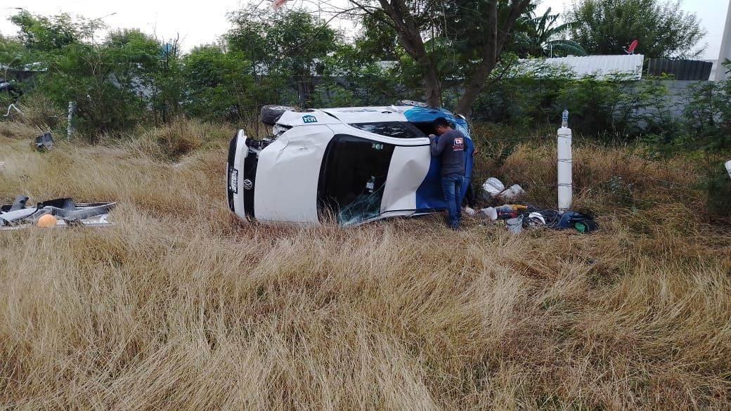 Chocan terminan en volcadura doble en Juárez