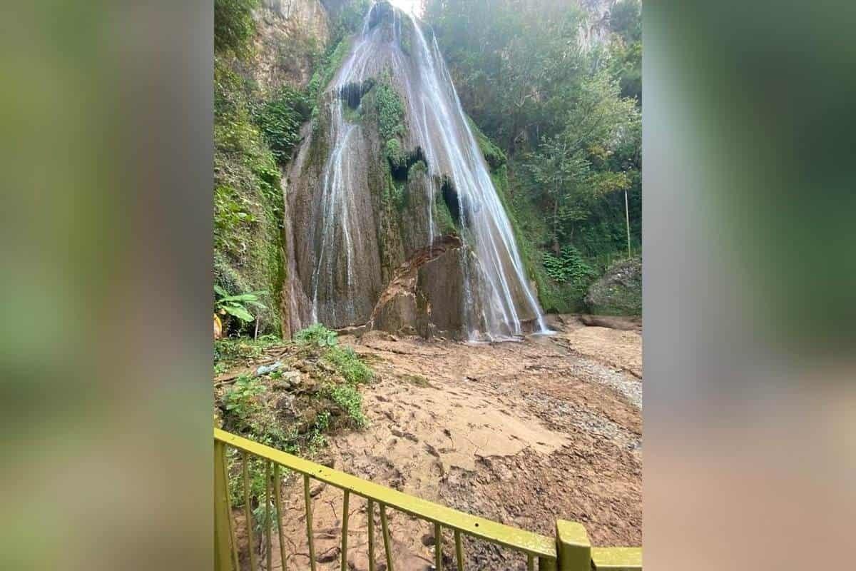 Se desgaja Cola de Caballo en Santiago