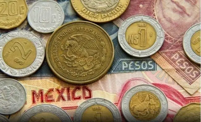 Peso cae a peor nivel en 14 meses por temor a nueva variante covid