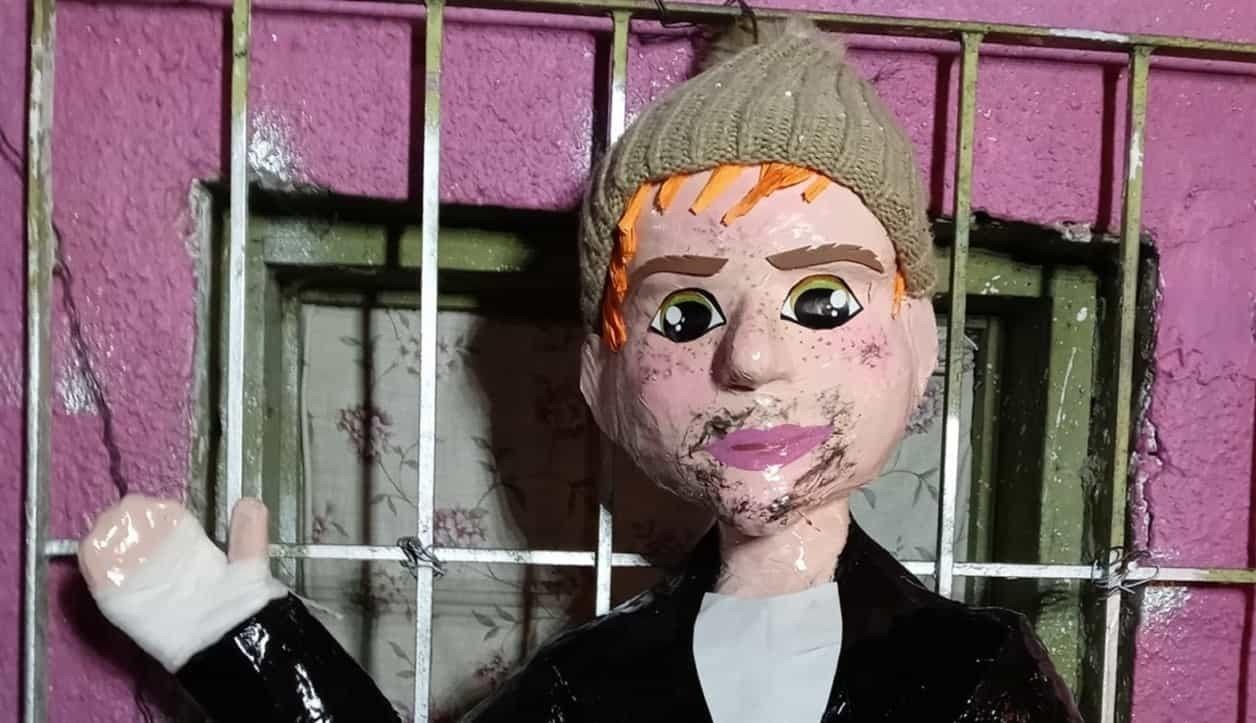 Lanzan piñata de Benito de la serie Vecinos