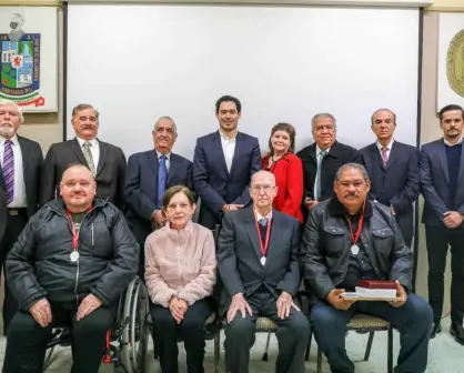 Reconocen a santiaguenses con medalla al mérito