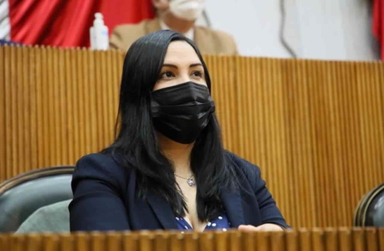 Diputados de Morena exigen respetar escudo oficial en nueva licencia