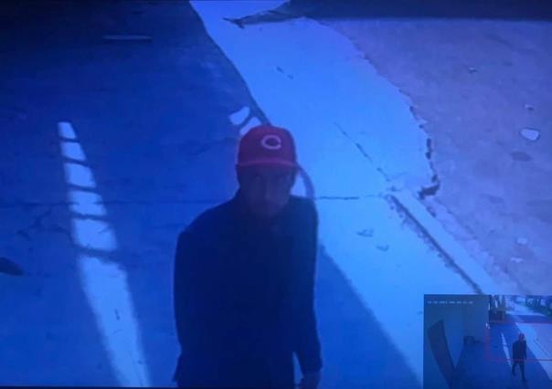 Captan a presuntos delincuentes ingresando a negocio en Monterrey