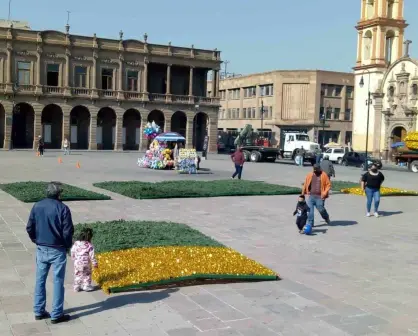 Inicia decoración navideña  en el Centro Histórico de SLP