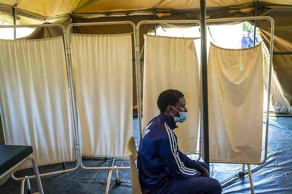 Duplica Sudáfrica contagios de COVID en 24 horas