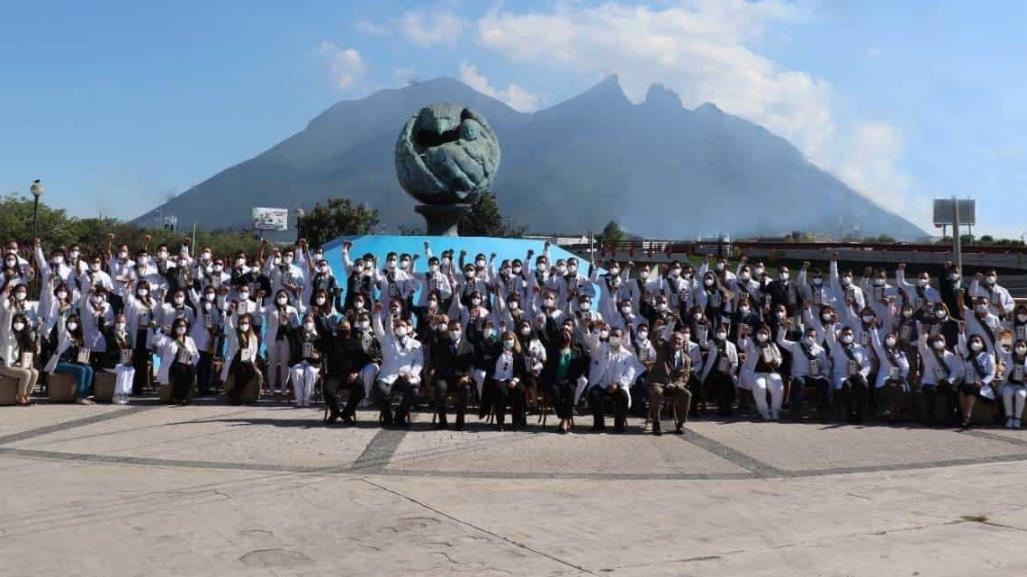 Condecoran a empleados del IMSS por méritos contra COVID-19