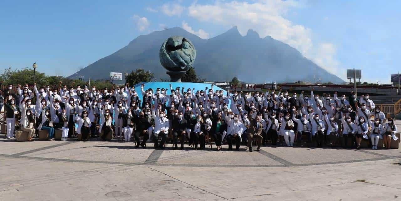 Condecoran a empleados del IMSS por méritos contra COVID-19