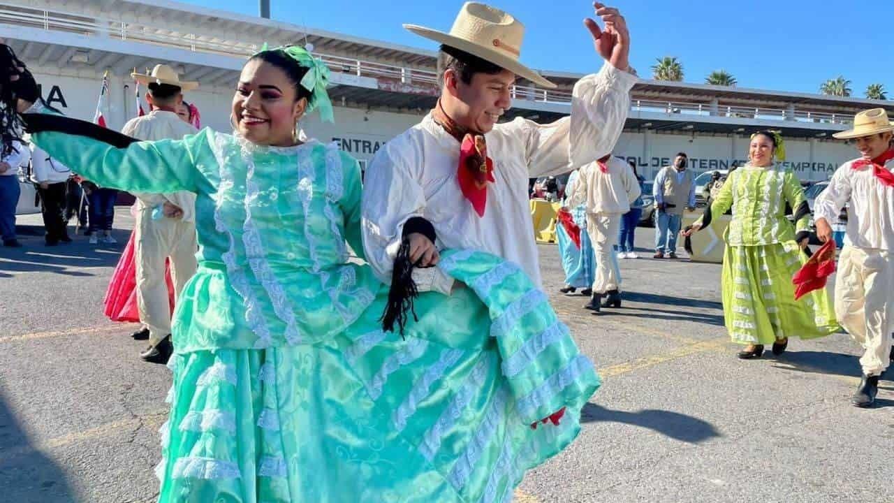 Disfrutarán paisanos actividades culturales en su paso por Nuevo Laredo
