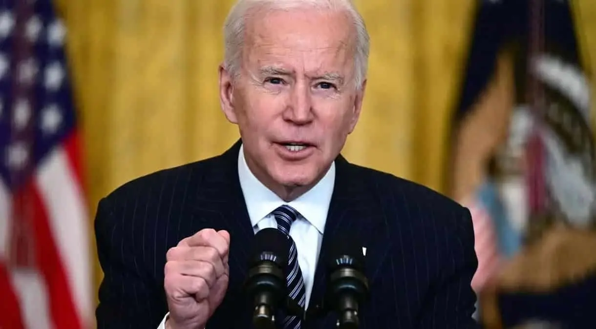 Advierte Biden a Putin que no invada Ucrania