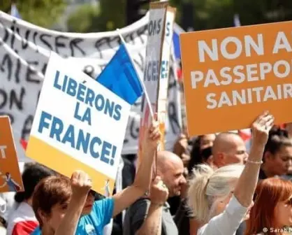 Miles marchan contra las restricciones covid en Europa