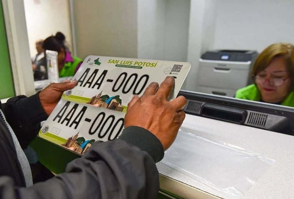 ¡Se cumplió! Placas gratuitas en SLP