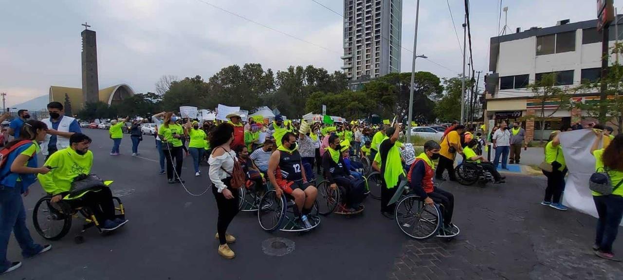 Orgullo y dignidad, realizan primera marcha personas con discapacidad