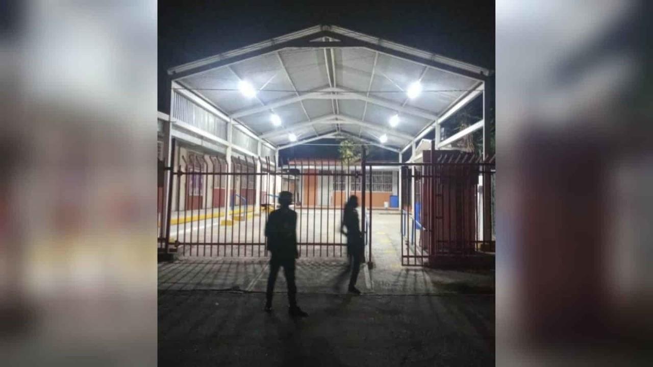 Detienen a ladrón por vandalizar escuelas