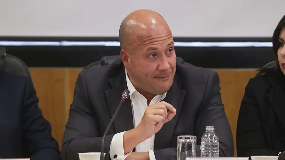 Critican a Alfaro por manejo revictimizante de caso de Paula Petersen