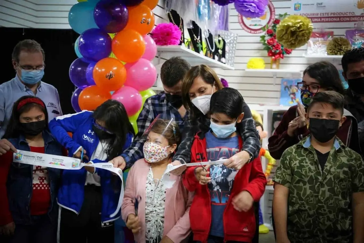 Inaugura Cristina Díaz Inclu Market Guadalupe