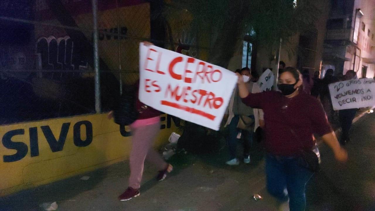 Protestan en la Independencia: piden quitar Memorial de la Misericordia