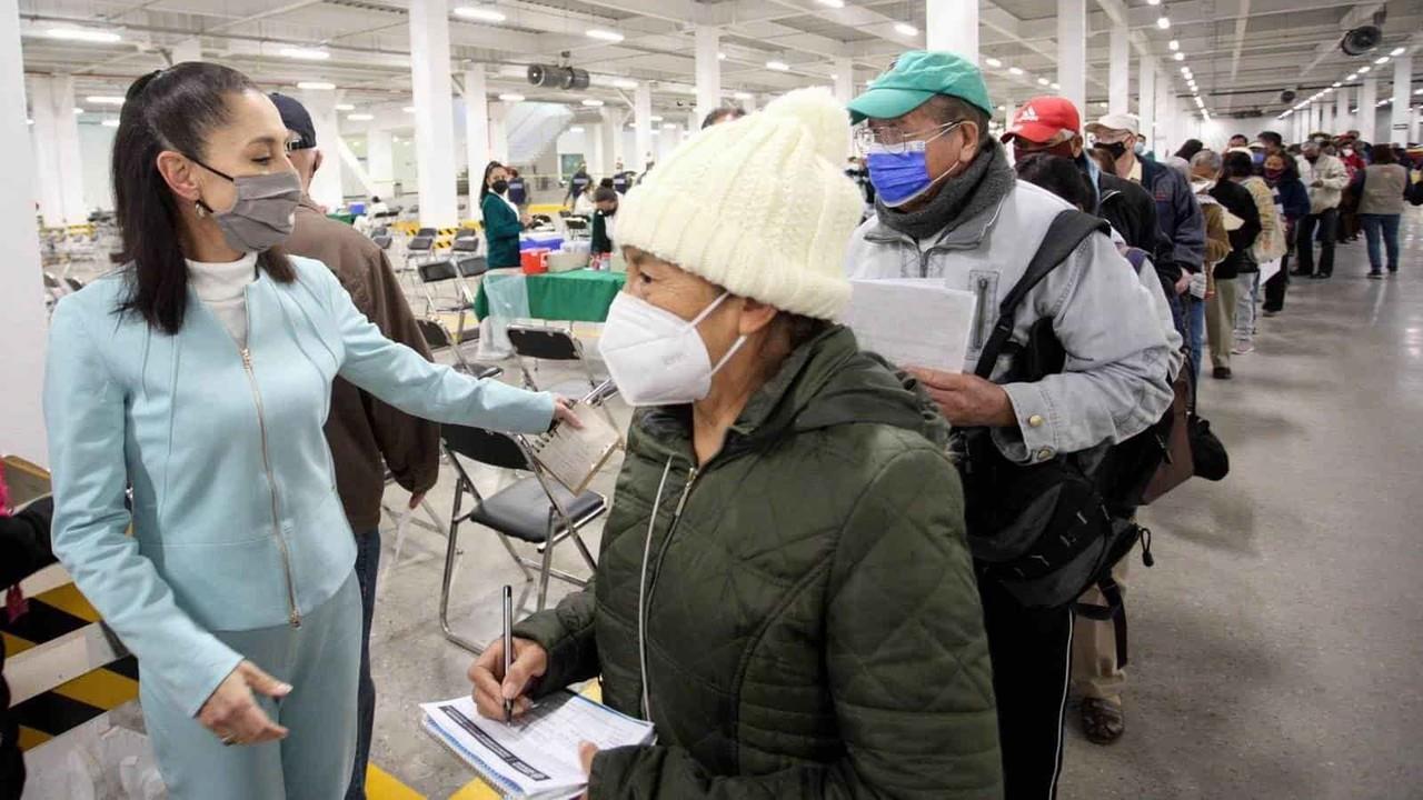 Arranca vacunación de refuerzo contra COVID-19 en mayores de 60 años