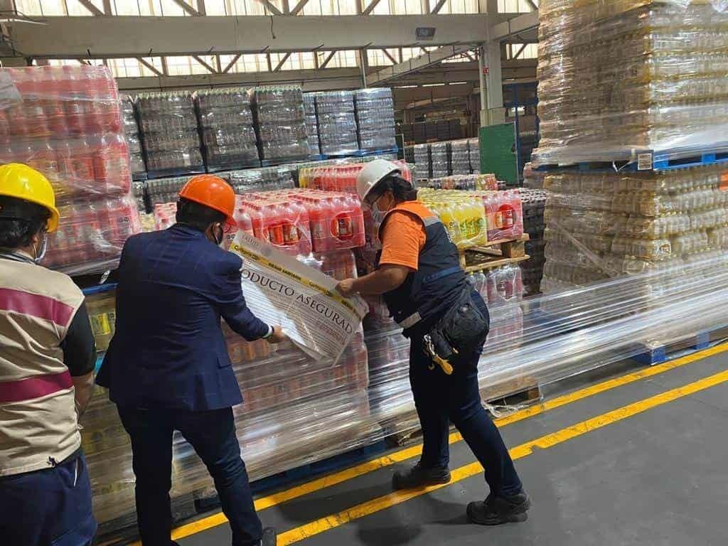 Decomisa COFEPRIS más de 122 mil refrescos y botanas