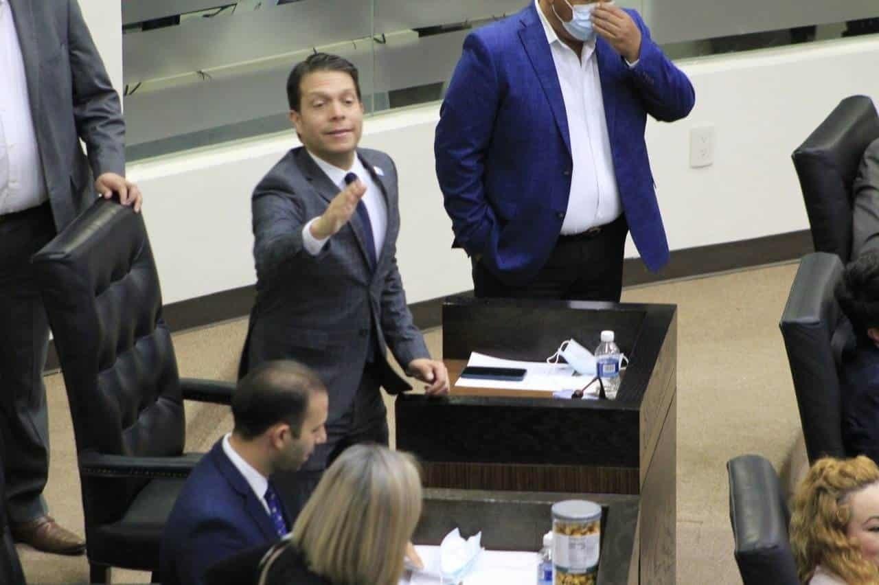 Exhorto sobre migrantes enfrenta a diputados y terminan empatados