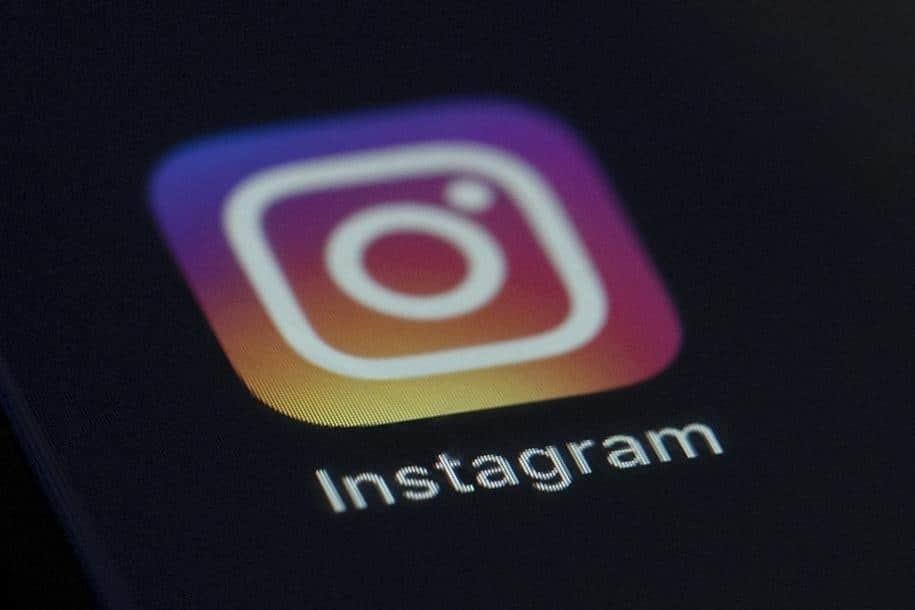 Declara directivo de Instagram en panel del Senado de EU
