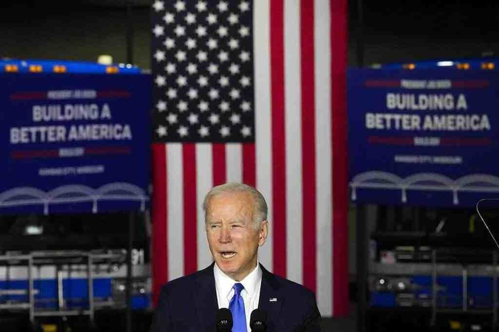 Pide Biden a Gobierno eliminar emisiones de carbono