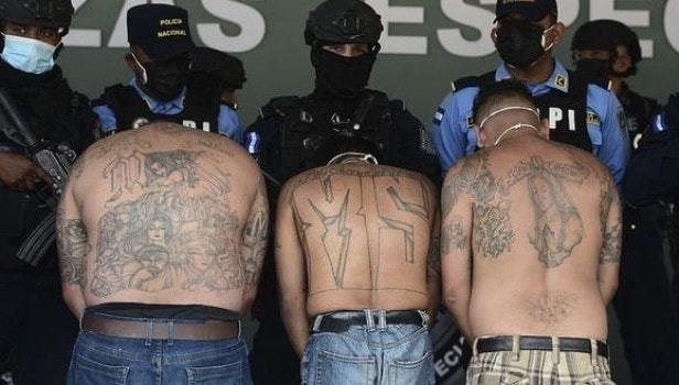EU sanciona a dos funcionarios salvadoreños por pactar con pandillas