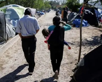 Tras reactivación de “Quédate en México”, EU expulsa a dos migrantes