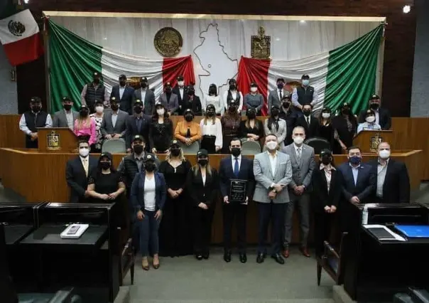 Entrega Congreso reconocimiento a Fuerza Regia