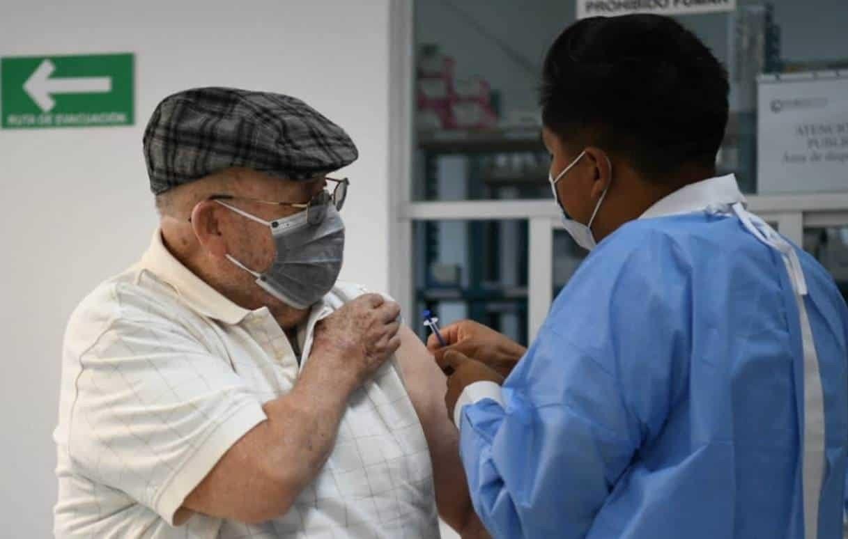 El lunes inicia tercera dosis de vacuna anticovid en Victoria